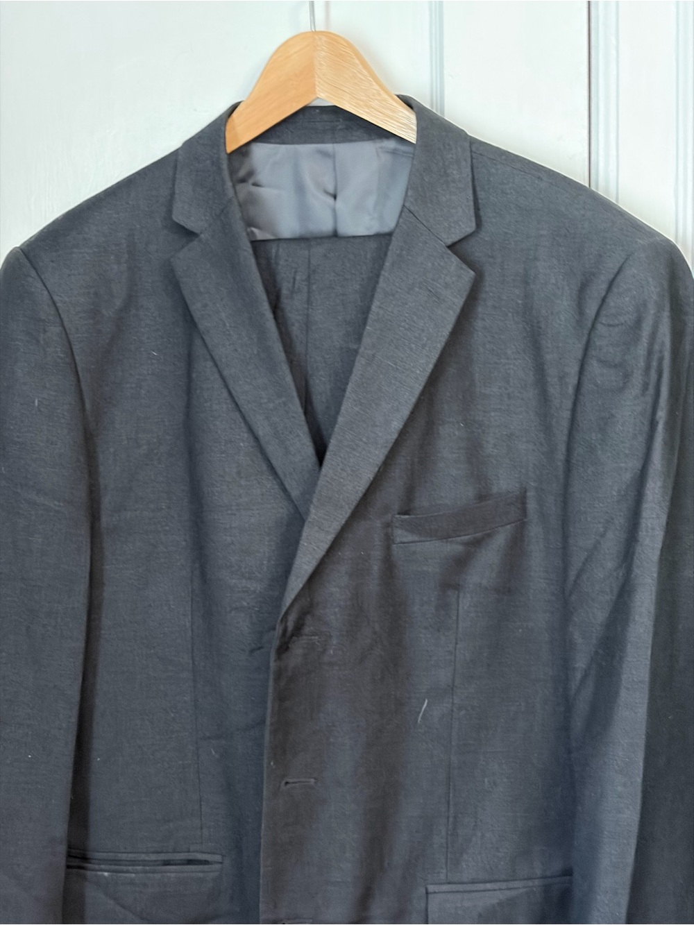 Men's Dark Charcoal Single-Breasted Suit 46R pants 40 waist